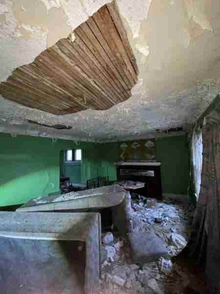 14475 Robson (23).jpg